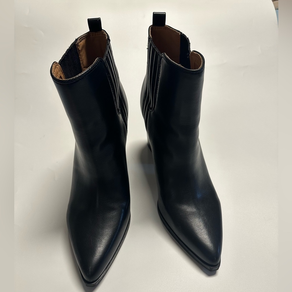 Indigo rd. Black Boot